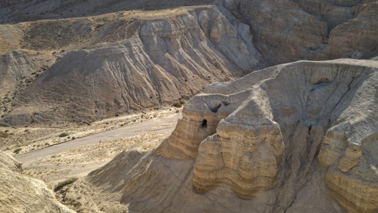 Read more about the article The Astonishing Discovery, Origins and Importance of the Dead Sea Scrolls